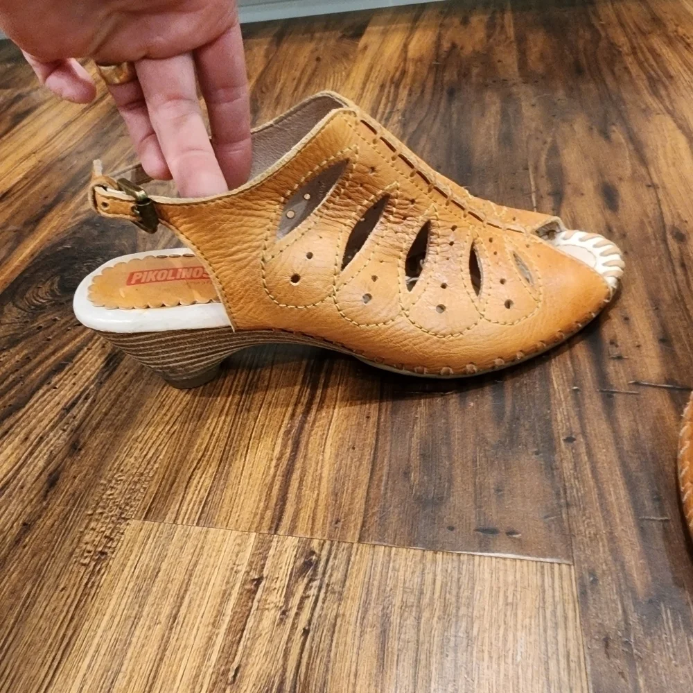 Pikolinos Leather peeptoe slingback sandals